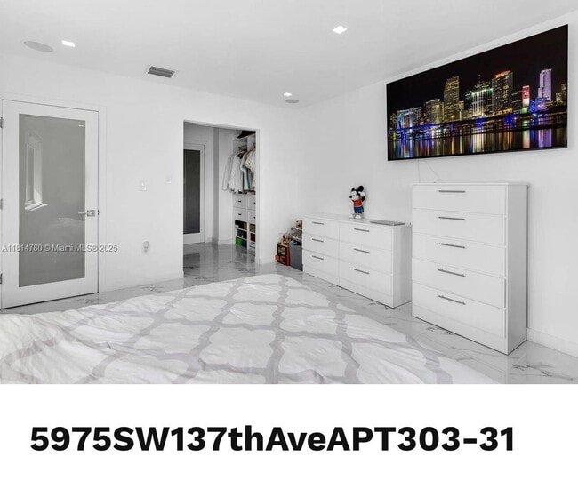 Building Photo - 5975 SW 137th Ave