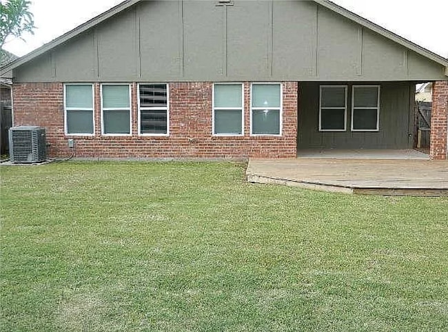 Building Photo - 9537 SW 24th Terrace