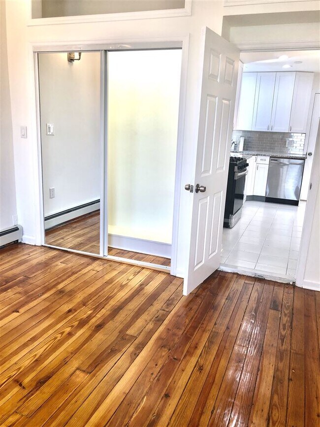 Building Photo - 151 Bleecker St