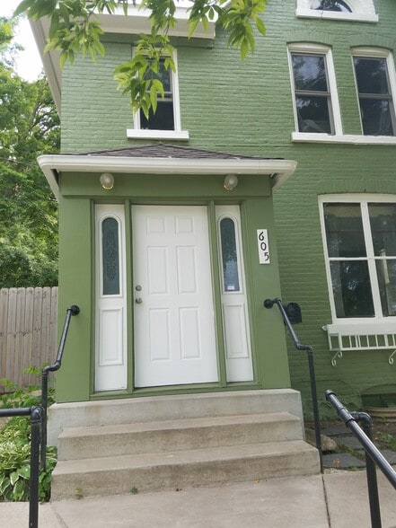 Primary Photo - 605 E Main St
