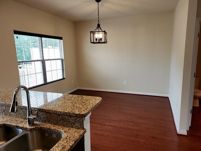 Building Photo - Bryans Road Townhome Retreat | Flexible Lease Available