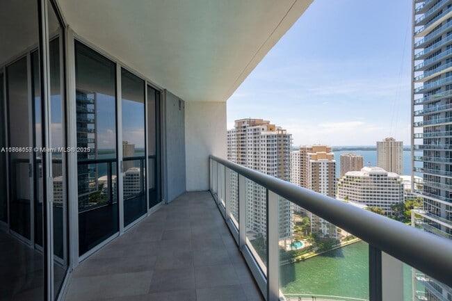 Building Photo - 475 Brickell Ave