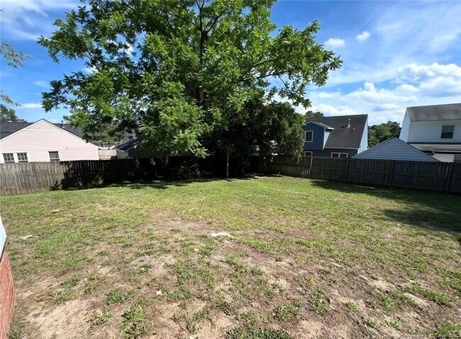 Building Photo - 1319 Levy Dr