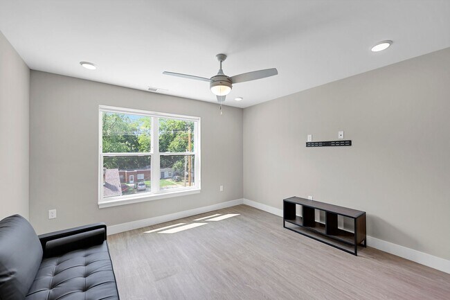 Building Photo - 507 W Springfield Ave