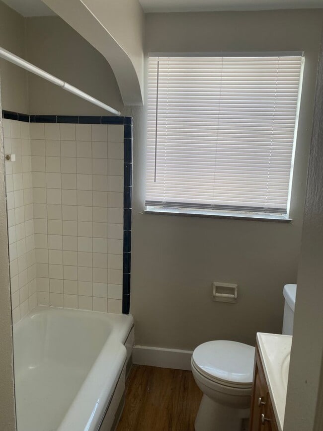 Building Photo - 1177-1177 1/2 Lilley Ave