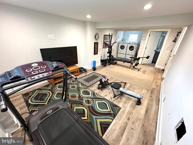 Building Photo - 842 E Cathedral Rd