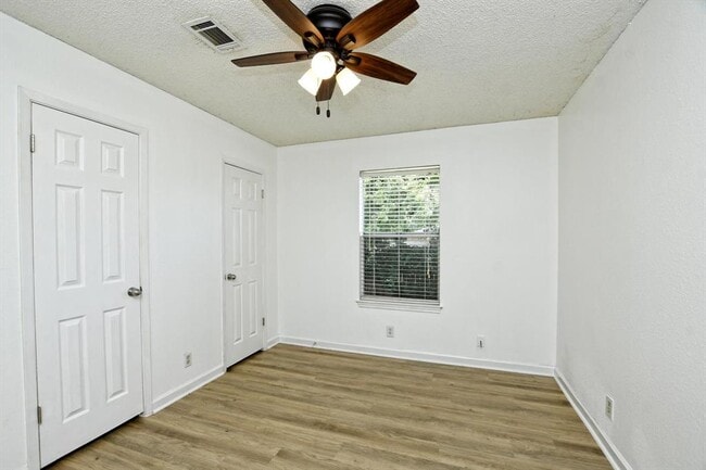 Building Photo - 301 Fawnfield Dr