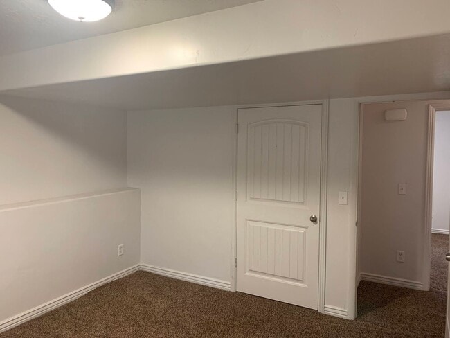 Building Photo - Spacious 5 Bedroom in Roy!