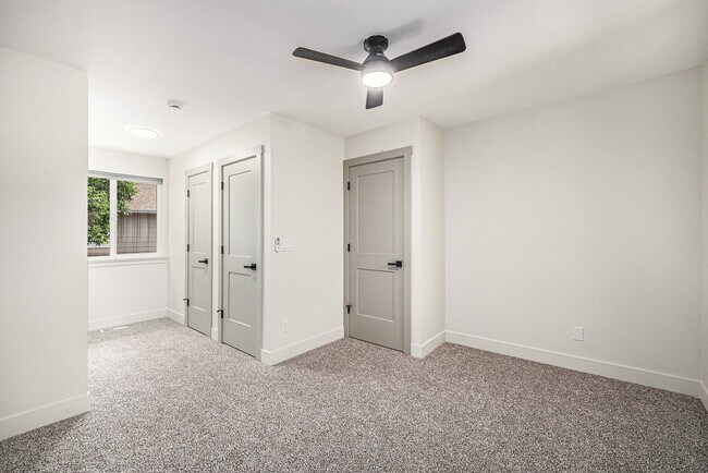 Building Photo - 1 Bed 1.5 Bath, 1 Car Attached Townhome in...