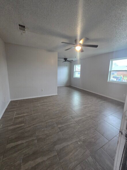Building Photo - 203 Sorrell Dr