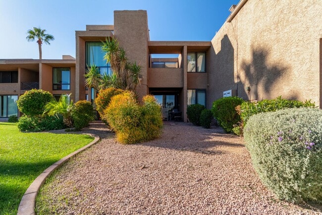 Building Photo - RESORT Style FULLY-FURNISHED Condo in Paradise Valley - 4 bedroom / 2.5 bath