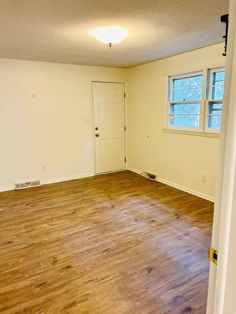 Building Photo - 2660 Tiffany St