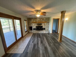 Building Photo - Beautiful 4 bedroom 4 bath 2 car garage - ...