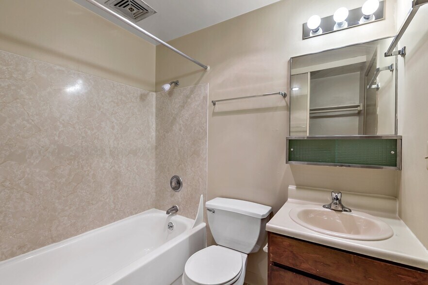 Building Photo - 5515 15th Ave NE