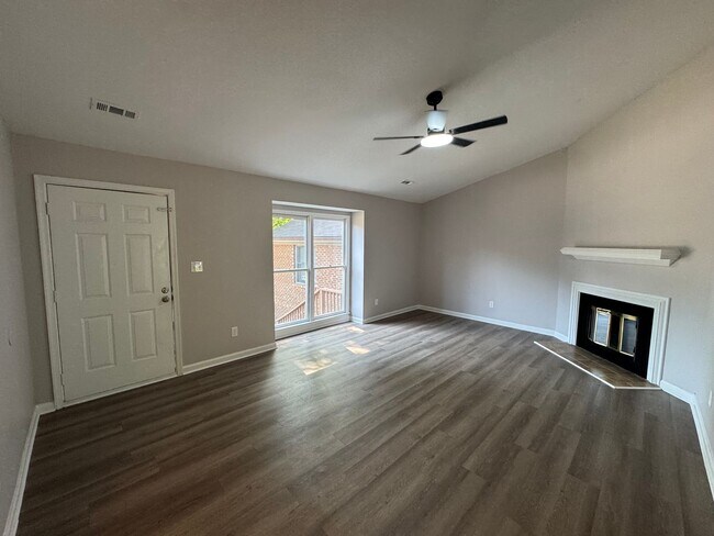 Building Photo - Brockton Dr.-4700