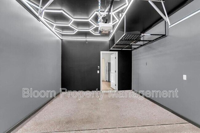 Building Photo - 411 Broad Elm Wy