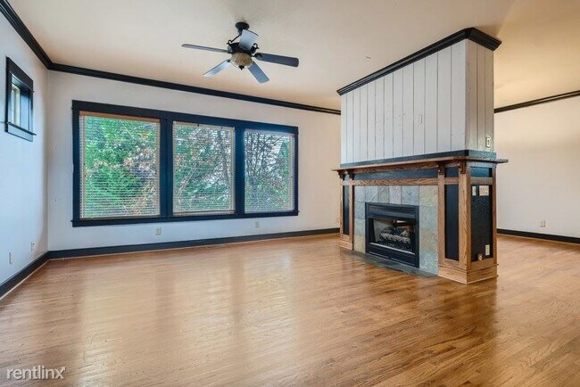 Building Photo - 4 br, 3.5 bath House - 2814 Prado Lane