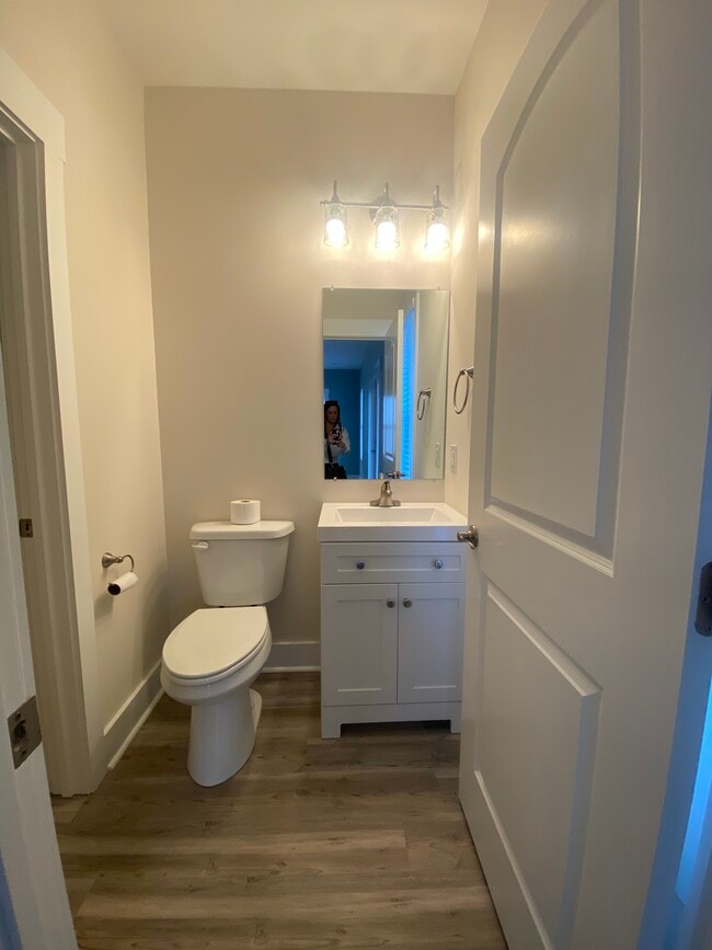 Building Photo - 137 Marblehead Dr