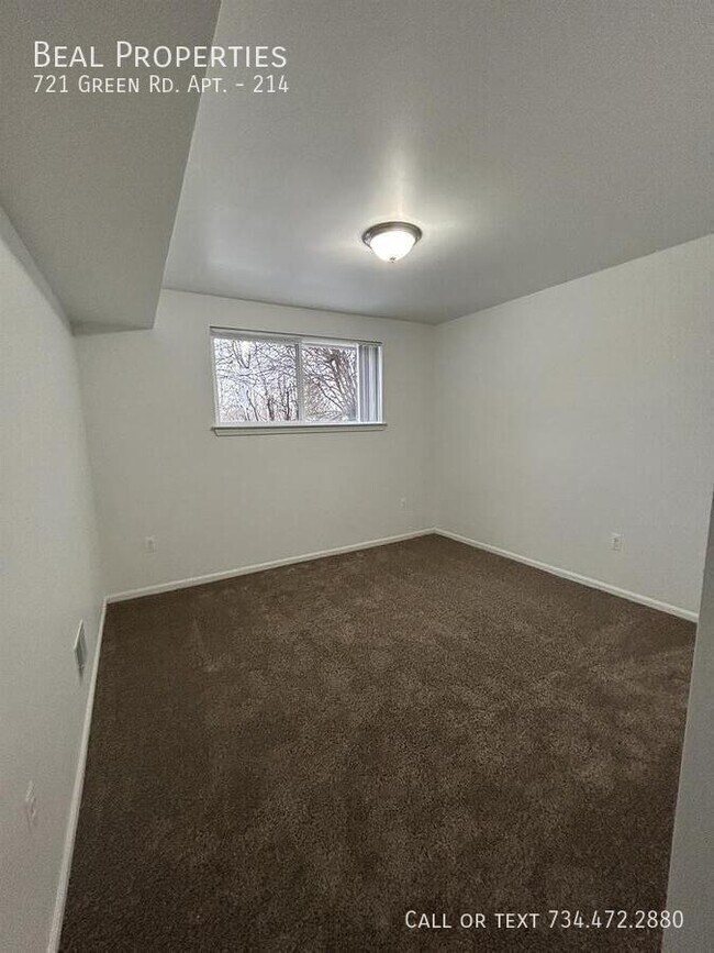 Building Photo - 721 Green Rd