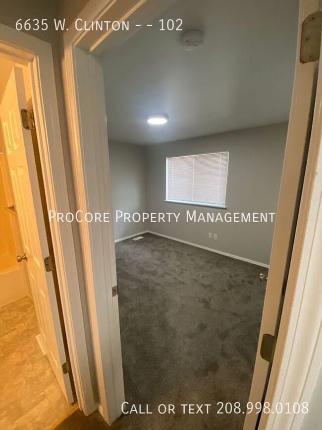 Building Photo - 6635 W Clinton Ln