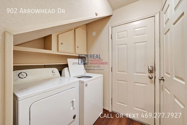 Building Photo - 902 Arrowhead Dr