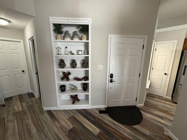 Building Photo - Beautiful condo on Richmond's South Side