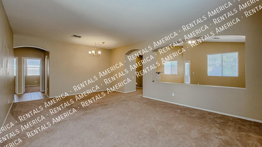Building Photo - 12512 W Glenrosa Dr
