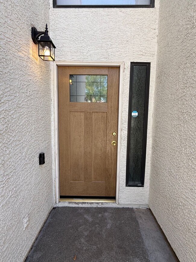 Building Photo - TWO BEDROOM TOWNHOME IN THE LAKES WITH GARAGE AND ATTACHED CARPORT