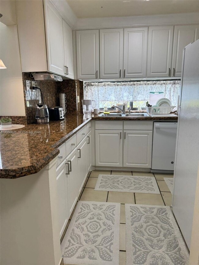 Building Photo - 17021 N Bay Rd