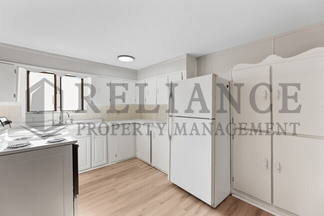 Building Photo - 1823 S Hiram St