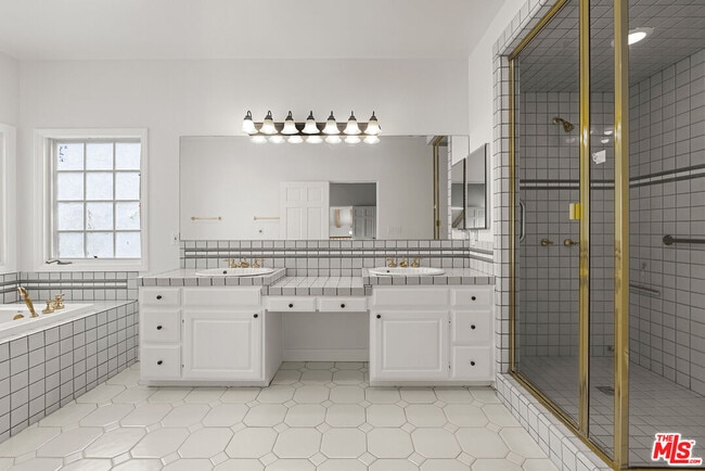 Building Photo - 18339 Linnet St