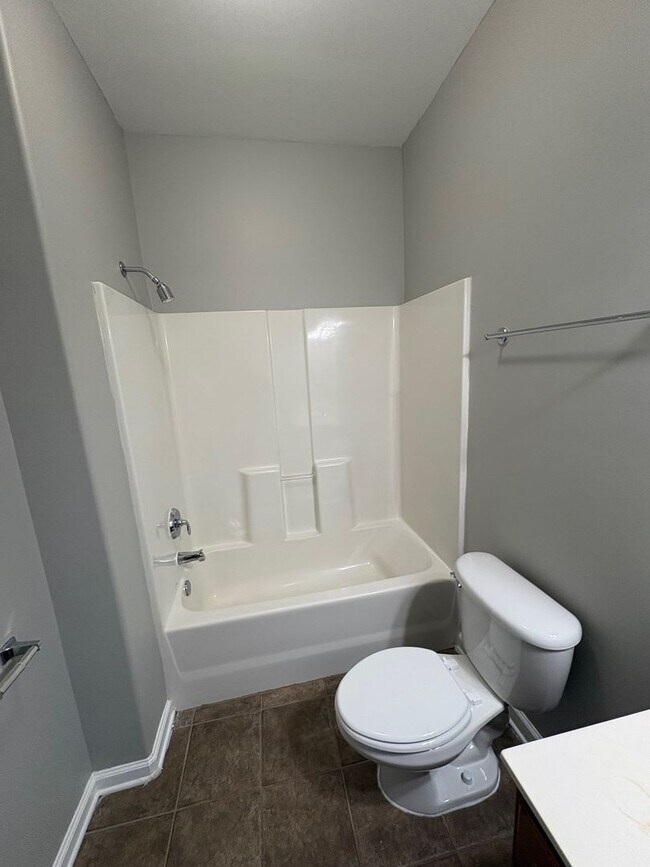 Building Photo - GlenCrossing8811