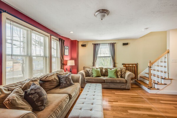 Building Photo - 37 Parker St