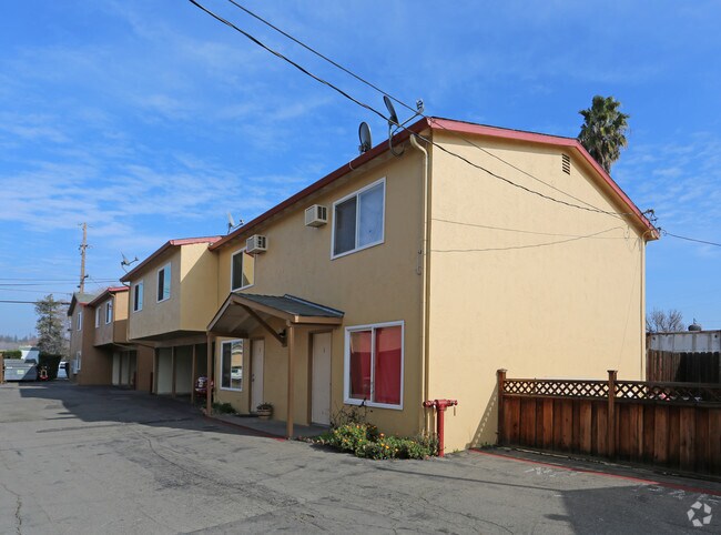 Building Photo - Carol Apartments
