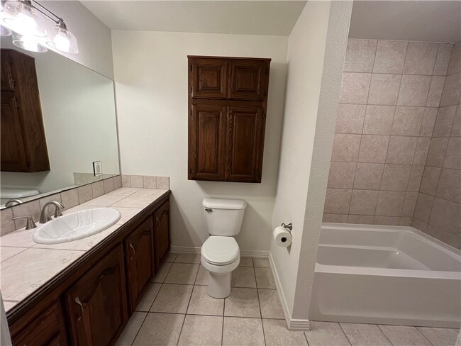 Building Photo - 1607 Mayflower Rd