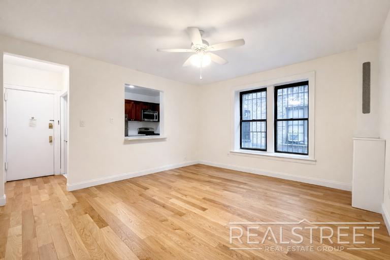 Building Photo - Renovated Giant Prewar 1 bedroom in Brooklyn Heights!