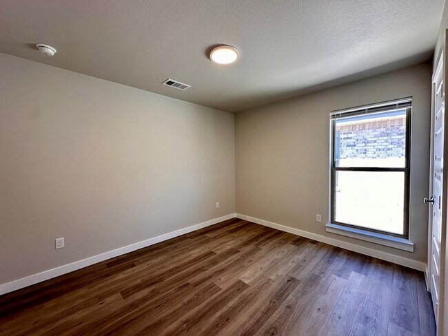 Building Photo - 5817 Settler Ave