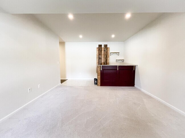 Building Photo - 10132 Dorsey Ln