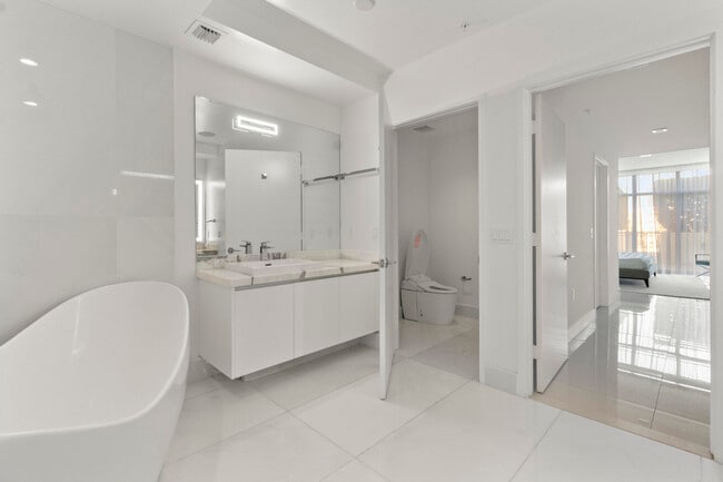 Building Photo - 300 Sunny Isles Blvd