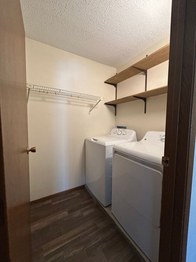 Building Photo - Comfortable 2x2 with Garage + In-Unit Laundry