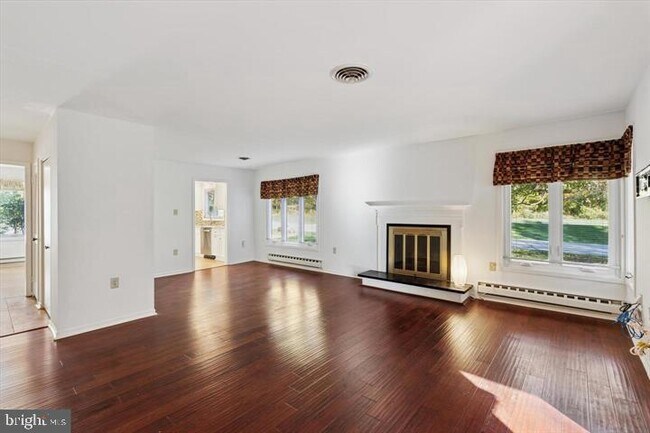 Building Photo - 201 Chandler Dr