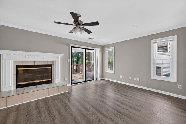 Building Photo - 138 Springstead Ct SW