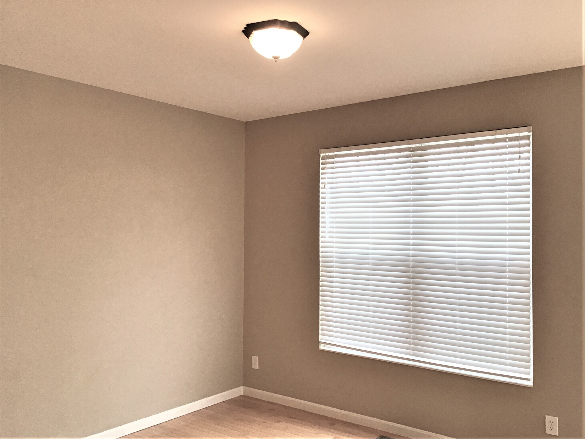 Building Photo - 5298 Fredericks Stand