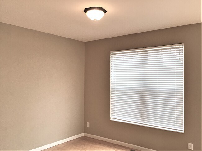 Building Photo - 5298 Fredericks Stand