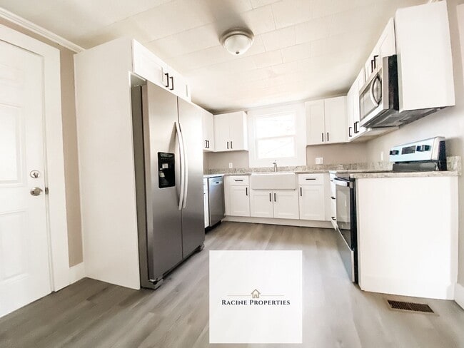 Building Photo - Charming Cottage Living in the Heart of Clinton