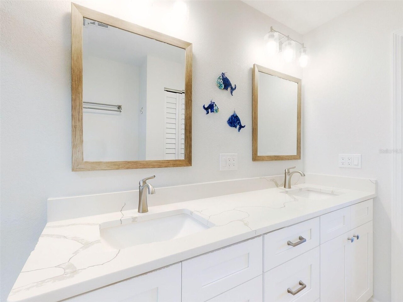 Building Photo - 454 Bouchelle Dr