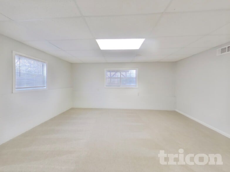 Building Photo - 3935 Piper Glen Dr NE