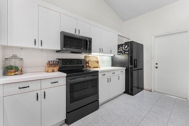 Building Photo - 12842 Meadowbend Dr