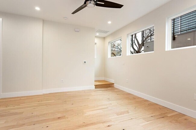 Building Photo - 3009 Kuhlman Ave