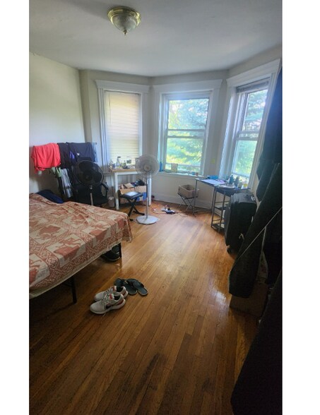 Building Photo - 382 Riverway St
